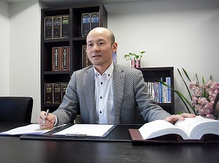 橋本行政書士.jpg